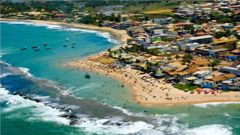 Arembepe é uma vila paradisíaca do município de Camaçari na Bahia Arembepe é uma vila paradisíaca do município de Camaçari na Bahia